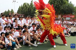 记者：浙江队今晚将时隔四年踏进黄龙球场，与浙江U21队热身